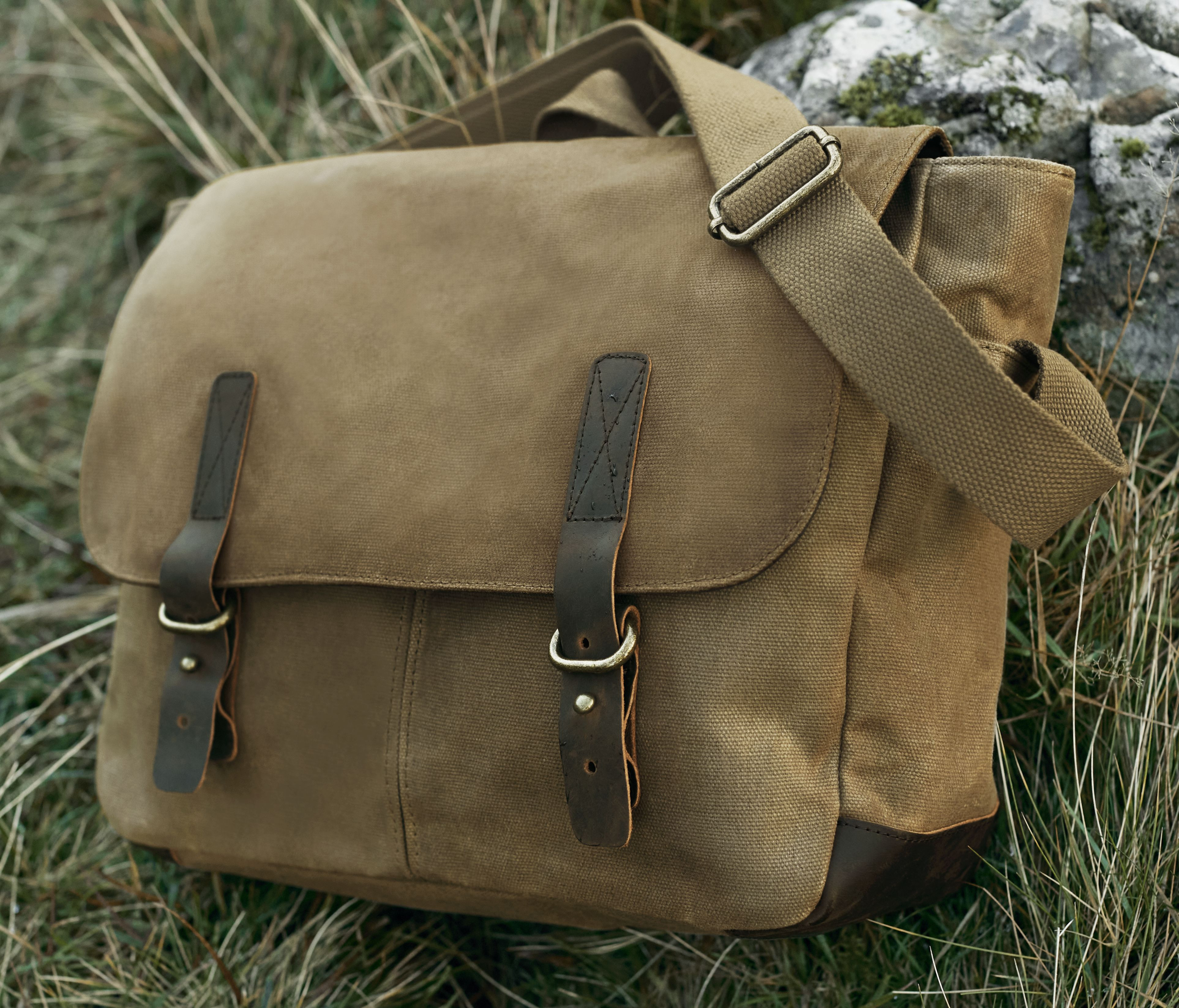 HERITAGE WAXED CANVAS MESSENGER