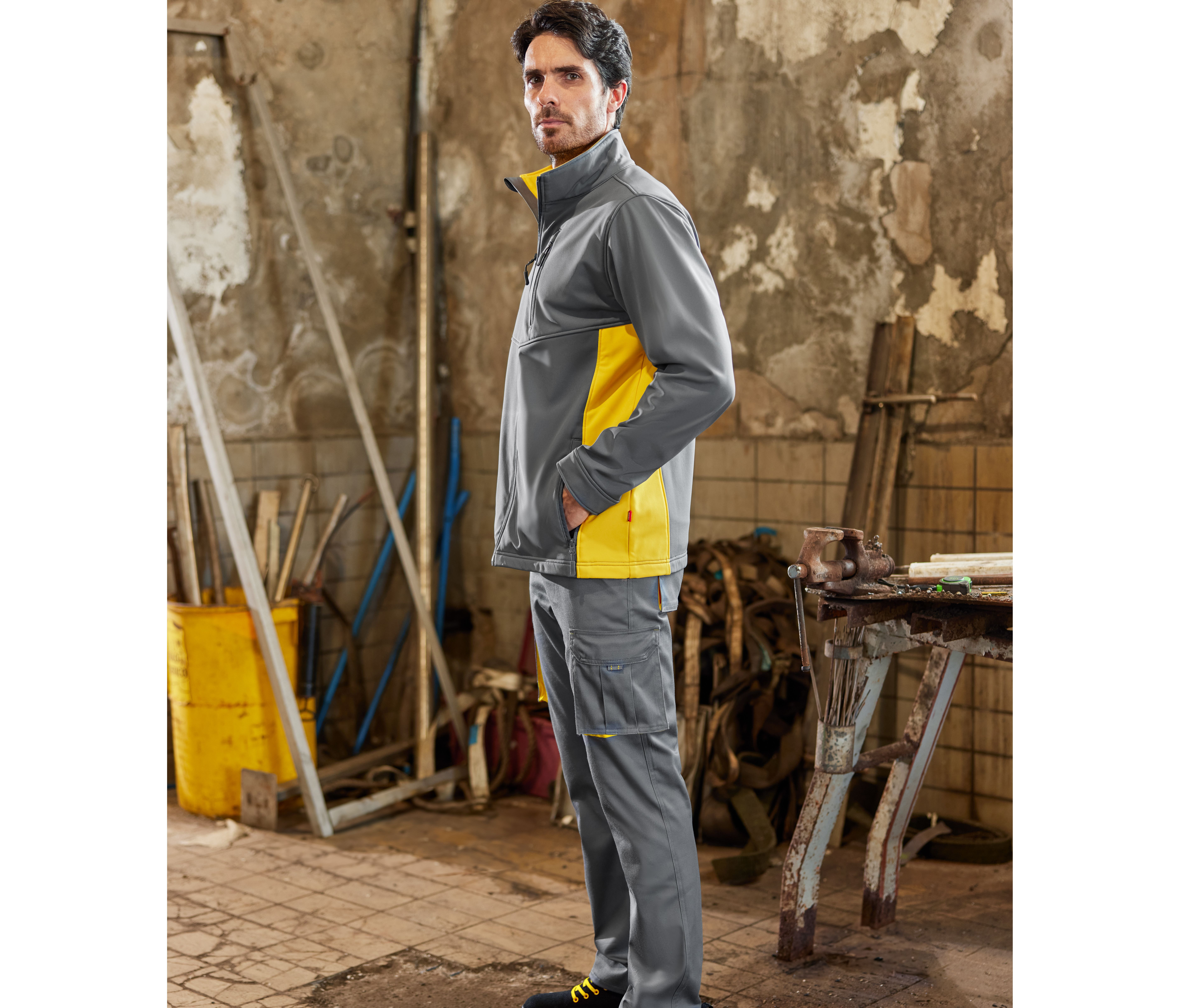 TWO-TONE SOFTSHELL JACKET