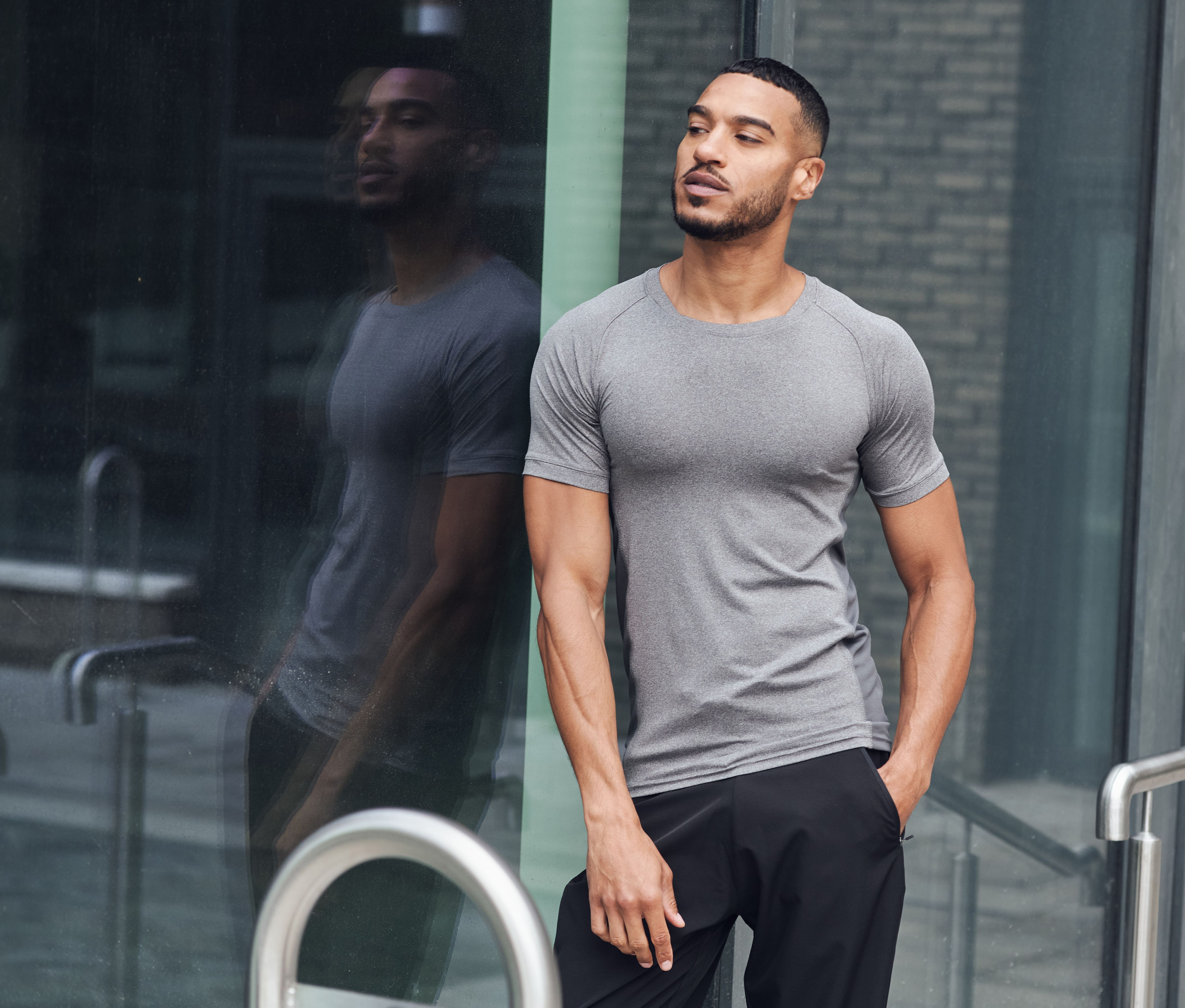 MEN'S SLIM FIT T-SHIRT