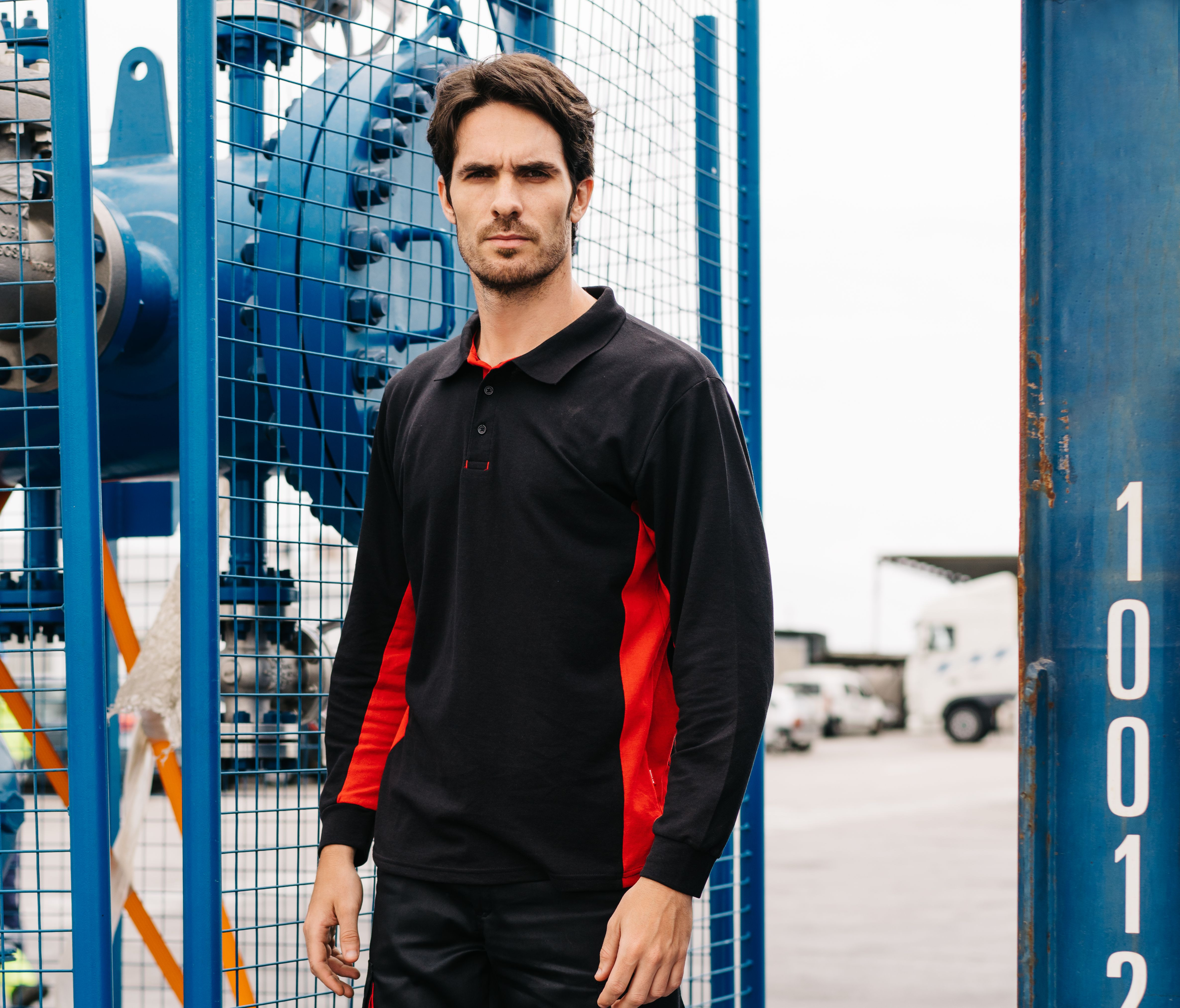 TWO-TONE LONG-SLEEVE POLO SHIRT