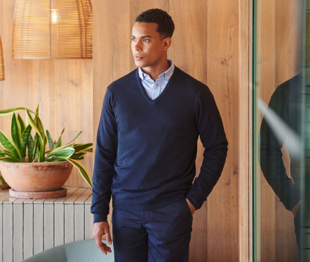 MEN'S V-NECK JUMPER